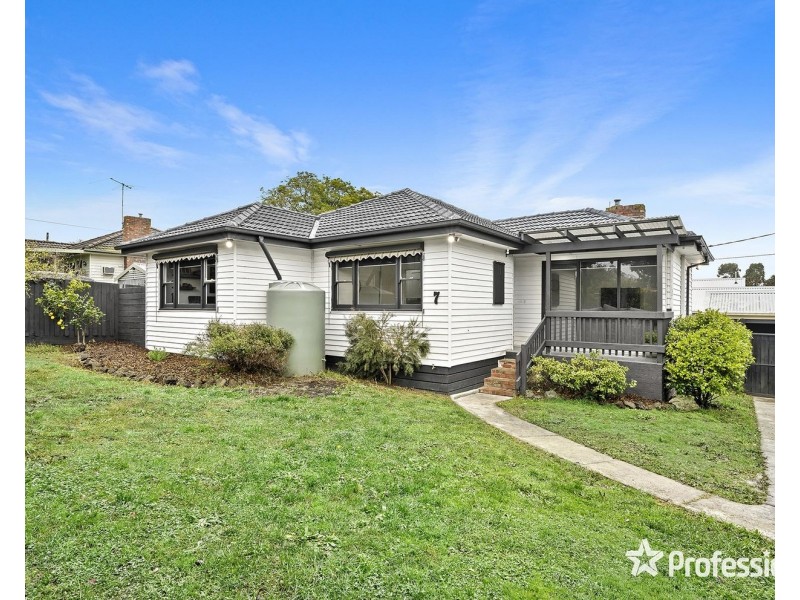 7 Diane Crescent, Mooroolbark VIC 3138