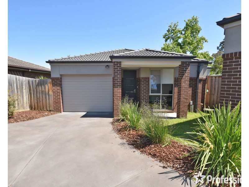 1 Cedar Close, Mooroolbark VIC 3138