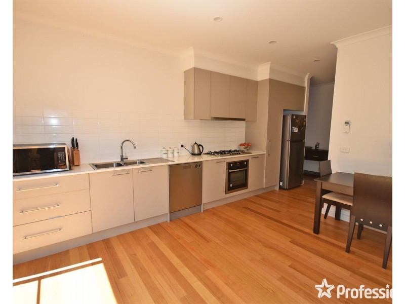 1 Cedar Close, Mooroolbark VIC 3138