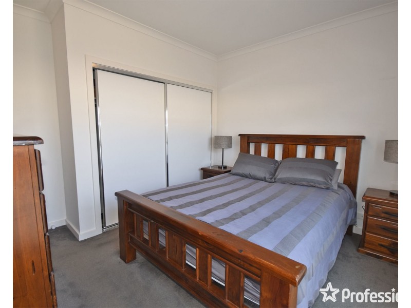 1 Cedar Close, Mooroolbark VIC 3138