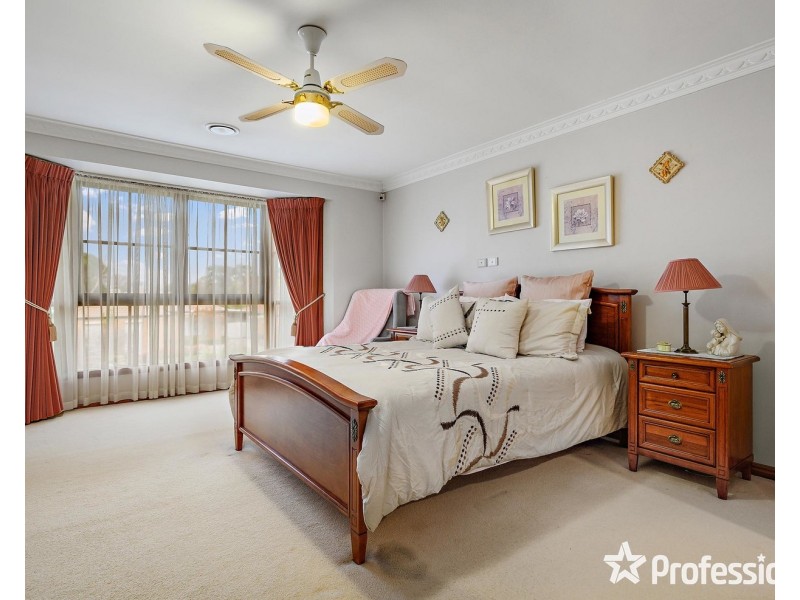 5 Batterbee Drive, Mooroolbark VIC 3138