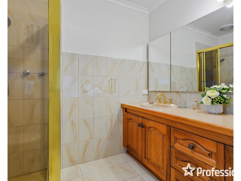 5 Batterbee Drive, Mooroolbark VIC 3138