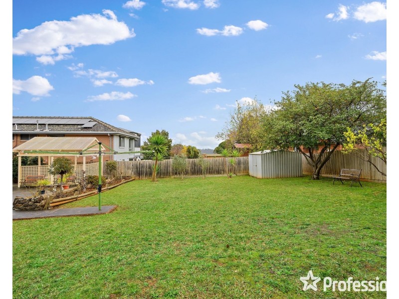 5 Batterbee Drive, Mooroolbark VIC 3138