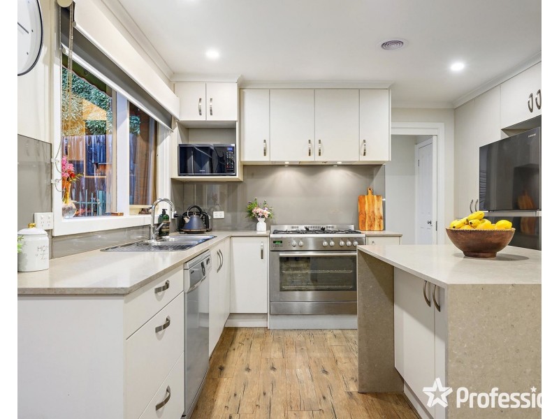 17 Graneby Rise, Mount Evelyn VIC 3796