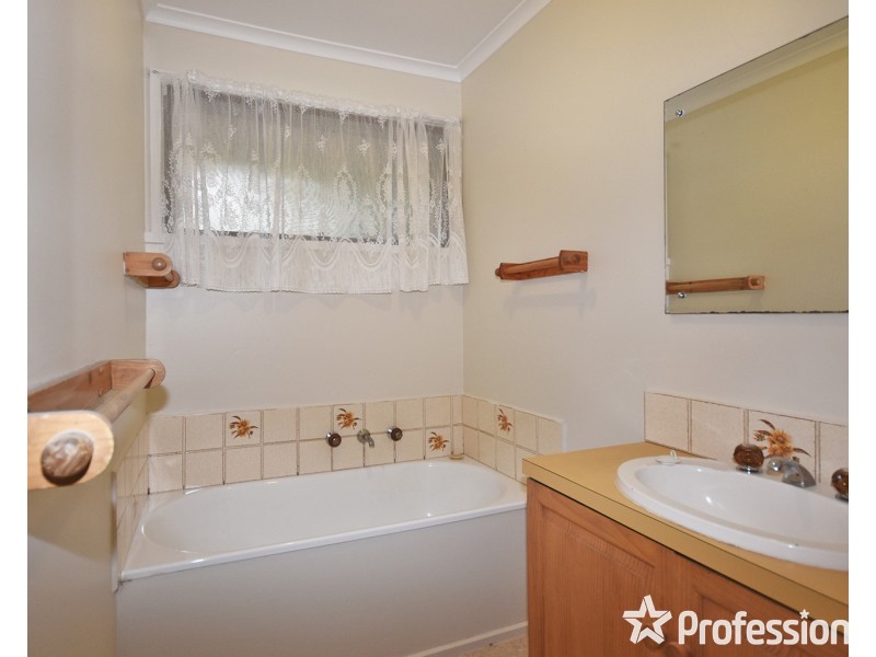 214 Manchester Road, Mooroolbark VIC 3138