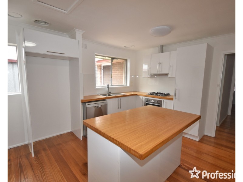 43 Croydondale Drive, Mooroolbark VIC 3138