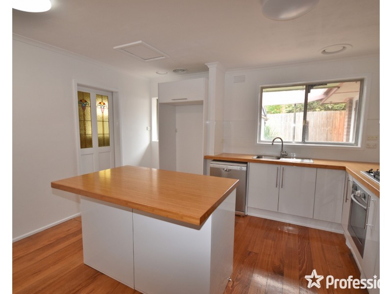 43 Croydondale Drive, Mooroolbark VIC 3138