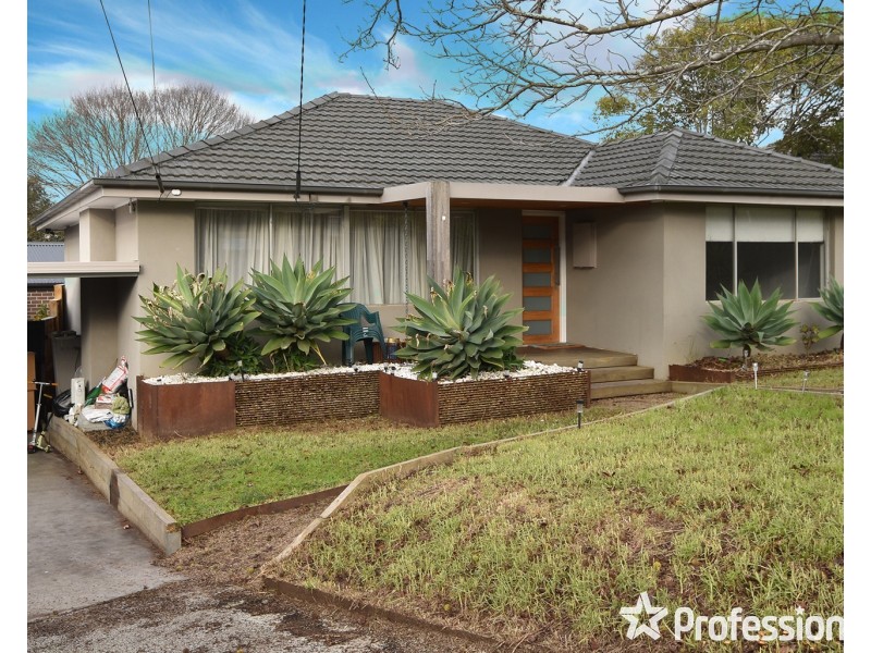 16 Holmes Road, Mooroolbark VIC 3138