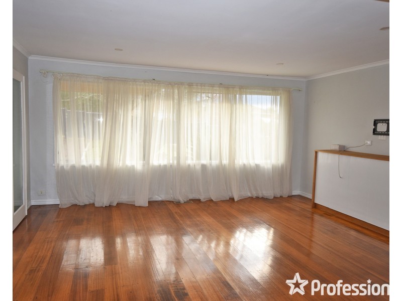 16 Holmes Road, Mooroolbark VIC 3138