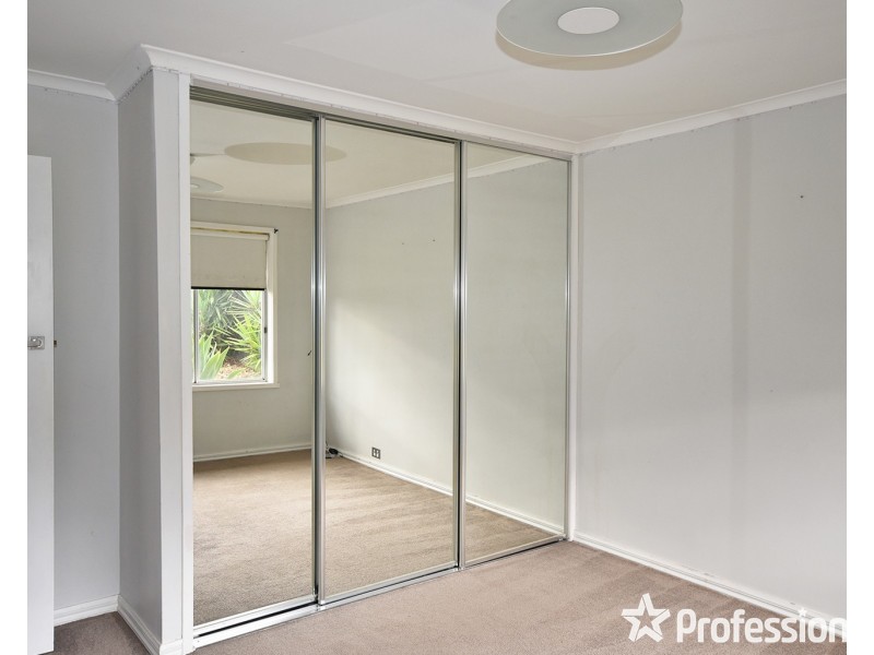 16 Holmes Road, Mooroolbark VIC 3138