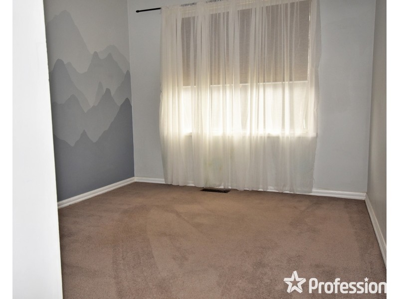16 Holmes Road, Mooroolbark VIC 3138