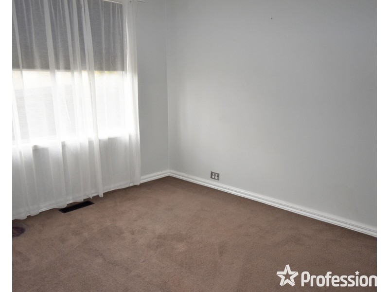 16 Holmes Road, Mooroolbark VIC 3138