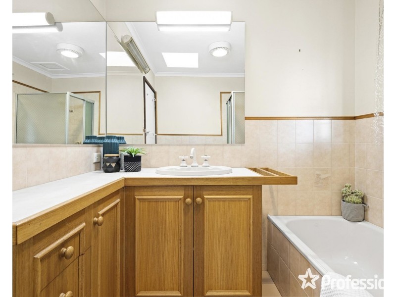 87 Pembroke Road, Mooroolbark VIC 3138