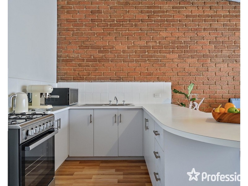 2/73 Cave Hill Road, Lilydale VIC 3140