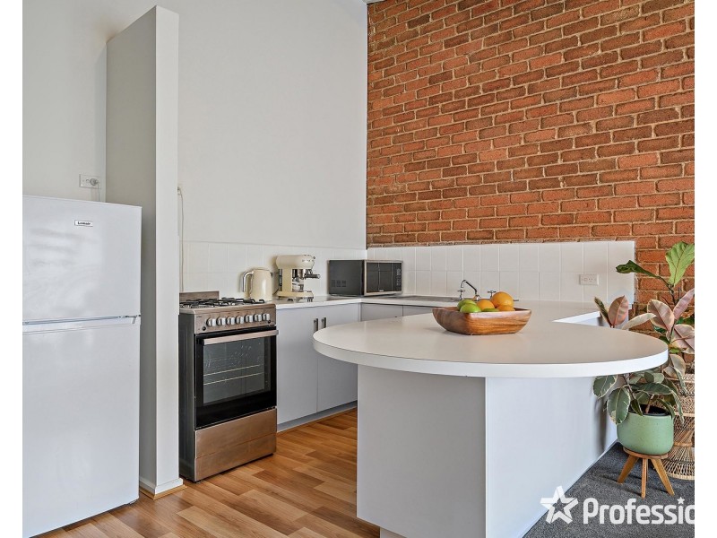 2/73 Cave Hill Road, Lilydale VIC 3140