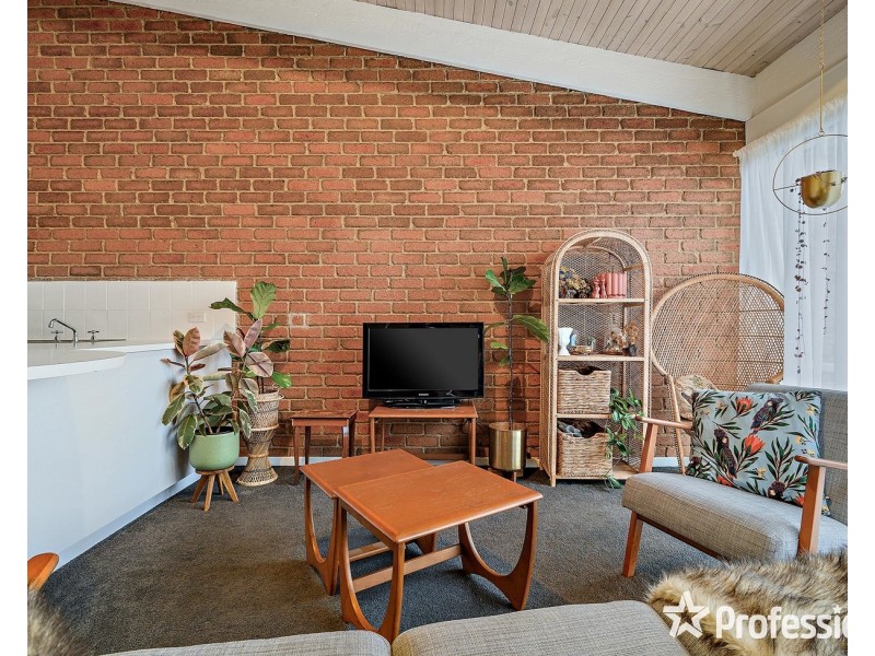 2/73 Cave Hill Road, Lilydale VIC 3140