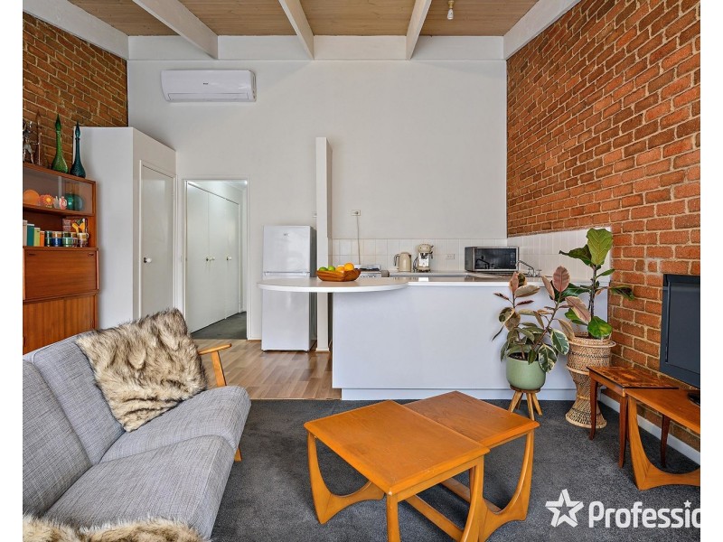 2/73 Cave Hill Road, Lilydale VIC 3140