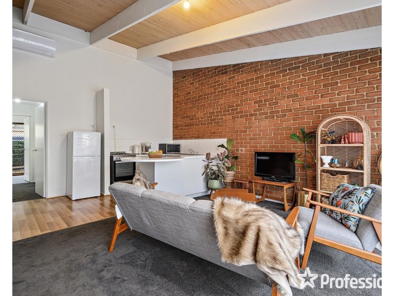 2/73 Cave Hill Road, Lilydale VIC 3140