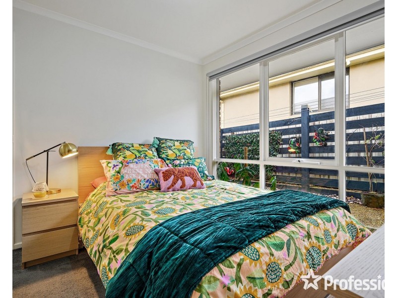 2/73 Cave Hill Road, Lilydale VIC 3140