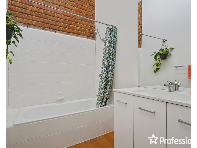 2/73 Cave Hill Road, Lilydale VIC 3140