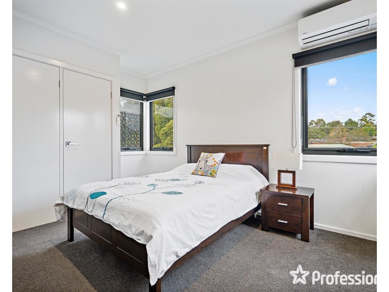 2 Longfellow Avenue, Mooroolbark VIC 3138