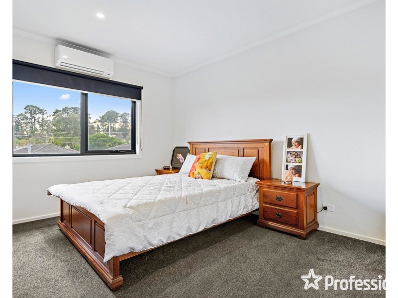 2 Longfellow Avenue, Mooroolbark VIC 3138