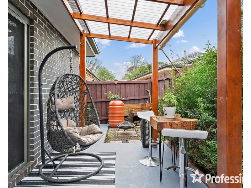 2 Longfellow Avenue, Mooroolbark VIC 3138