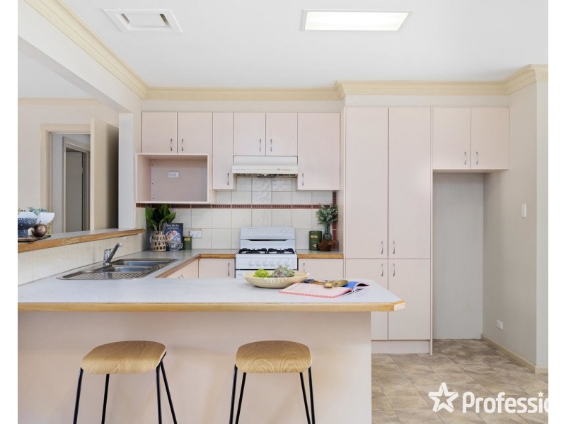 1/18 Broughton Avenue, Croydon VIC 3136