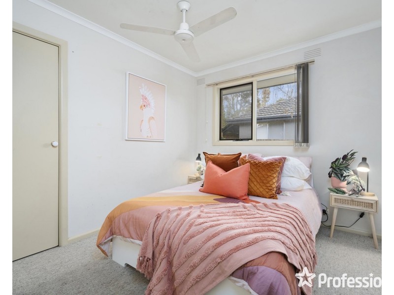 1/18 Broughton Avenue, Croydon VIC 3136