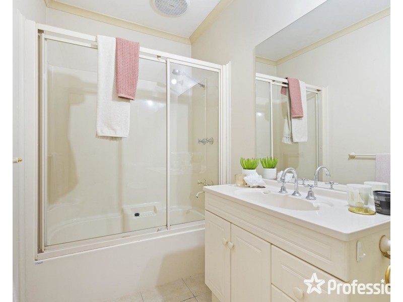 1/18 Broughton Avenue, Croydon VIC 3136