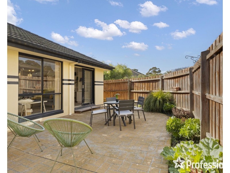 1/18 Broughton Avenue, Croydon VIC 3136