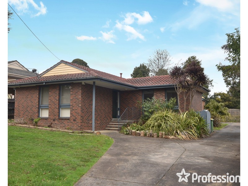 20 Larnook Crescent, Mooroolbark VIC 3138