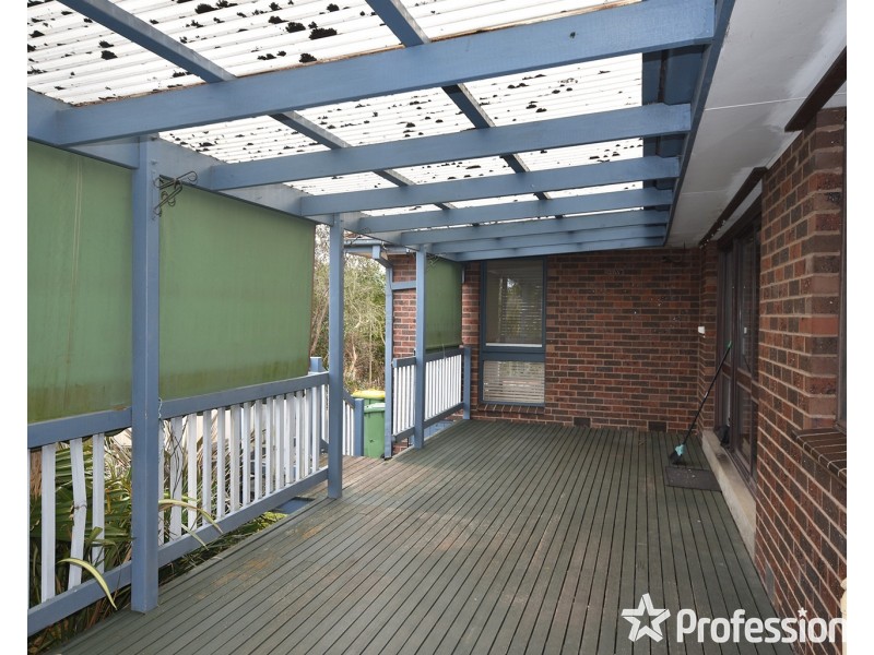 20 Larnook Crescent, Mooroolbark VIC 3138