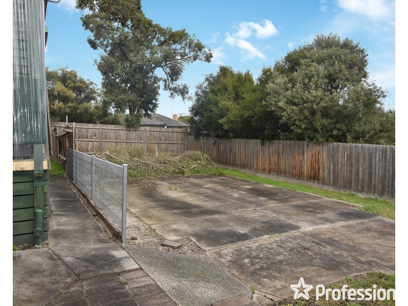 20 Larnook Crescent, Mooroolbark VIC 3138