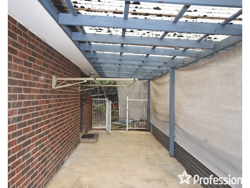 20 Larnook Crescent, Mooroolbark VIC 3138
