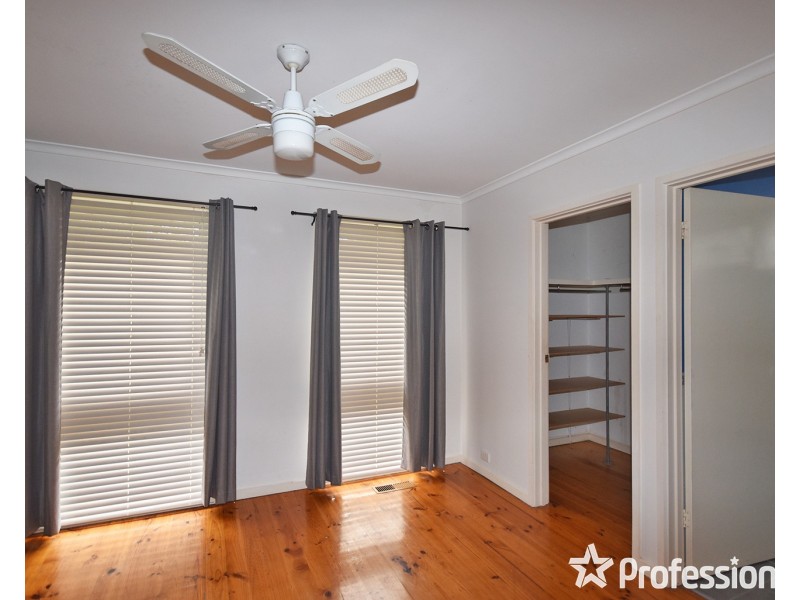 20 Larnook Crescent, Mooroolbark VIC 3138