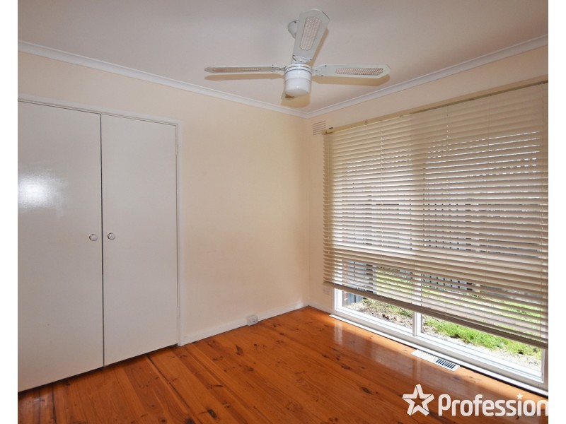 20 Larnook Crescent, Mooroolbark VIC 3138