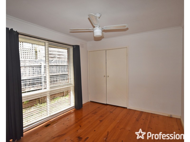 20 Larnook Crescent, Mooroolbark VIC 3138