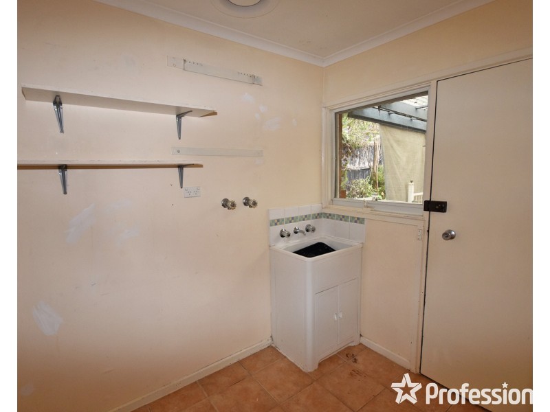 20 Larnook Crescent, Mooroolbark VIC 3138