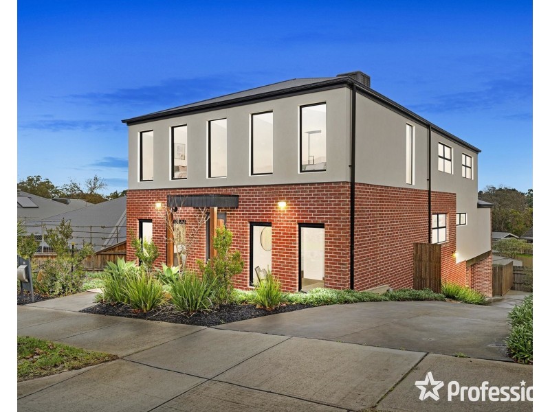 13 Tiverton Circuit, Mooroolbark VIC 3138