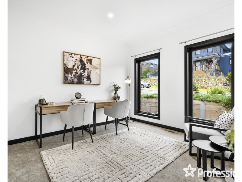 13 Tiverton Circuit, Mooroolbark VIC 3138