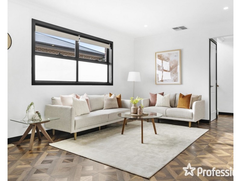 13 Tiverton Circuit, Mooroolbark VIC 3138