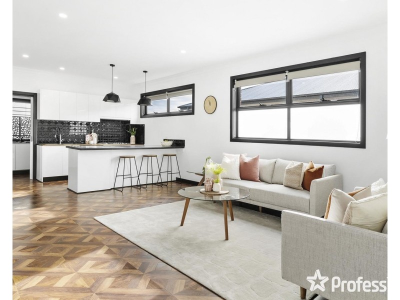 13 Tiverton Circuit, Mooroolbark VIC 3138