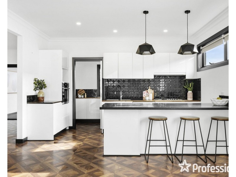 13 Tiverton Circuit, Mooroolbark VIC 3138