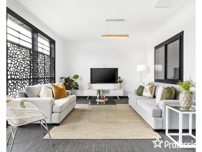 13 Tiverton Circuit, Mooroolbark VIC 3138