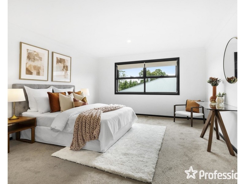13 Tiverton Circuit, Mooroolbark VIC 3138