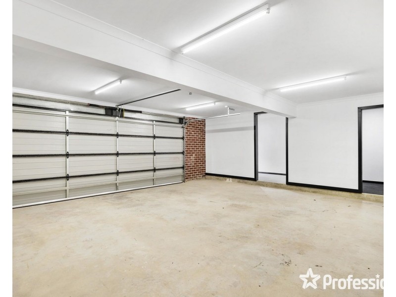 13 Tiverton Circuit, Mooroolbark VIC 3138