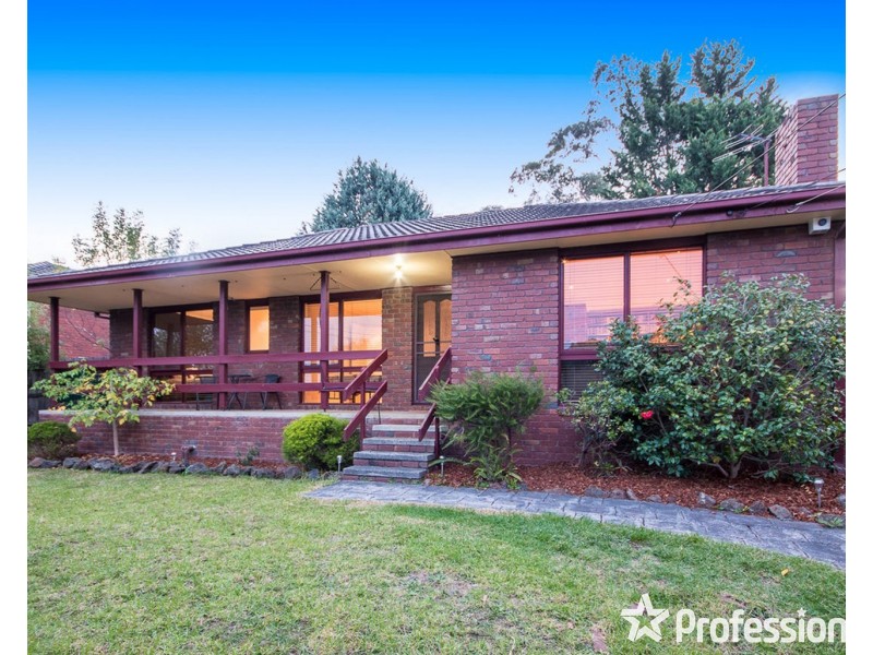 17 Barina Avenue, Mooroolbark VIC 3138