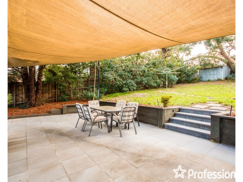 17 Barina Avenue, Mooroolbark VIC 3138