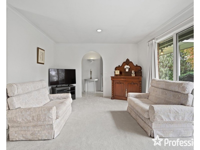 5 Krystal Court, Mooroolbark VIC 3138